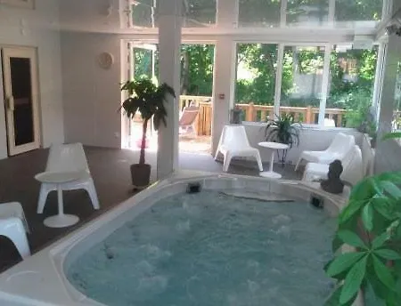 Kemping Camping Bois De Graviere 4*